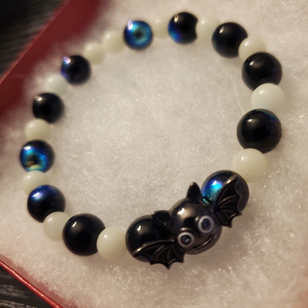 Bracelets - Picture 2 of 16